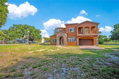 House in Polk City, Florida 4 bedrooms, 457.36 sq.m. № 2102499 - photo 2