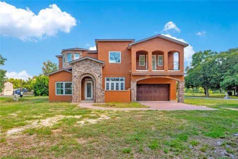 House in Polk City, Florida 4 bedrooms, 457.36 sq.m. № 2102499