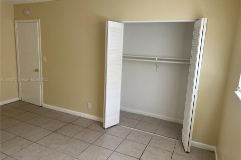 Снять в аренду виллу или дом в Лодерхилл, Флорида 2 спальни, 82.22м2, № 1950284 - фото 12