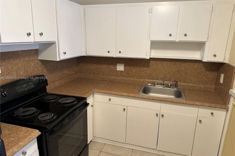 Снять в аренду виллу или дом в Лодерхилл, Флорида 2 спальни, 82.22м2, № 1950284 - фото 6