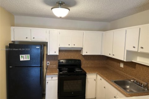 Снять в аренду виллу или дом в Лодерхилл, Флорида 2 спальни, 82.22м2, № 1950284 - фото 5