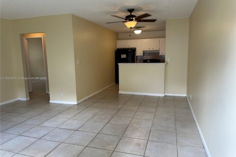 Снять в аренду виллу или дом в Лодерхилл, Флорида 2 спальни, 82.22м2, № 1950284 - фото 1