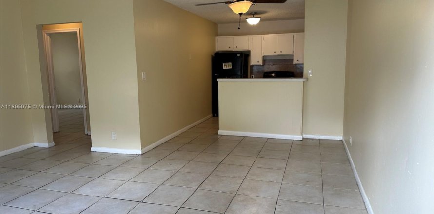 Дом в Лодерхилл, Флорида 2 спальни, 82.22м2 № 1950284