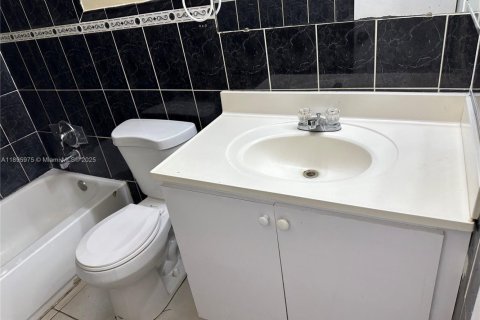 Снять в аренду виллу или дом в Лодерхилл, Флорида 2 спальни, 82.22м2, № 1950284 - фото 9