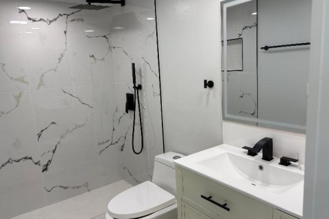 Condo in Pembroke Pines, Florida, 2 bedrooms  № 2372023 - photo 12
