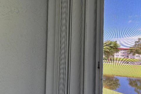 Condo in Pembroke Pines, Florida, 2 bedrooms  № 2372023 - photo 15