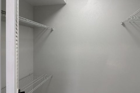 Condo in Pembroke Pines, Florida, 2 bedrooms  № 2372023 - photo 10