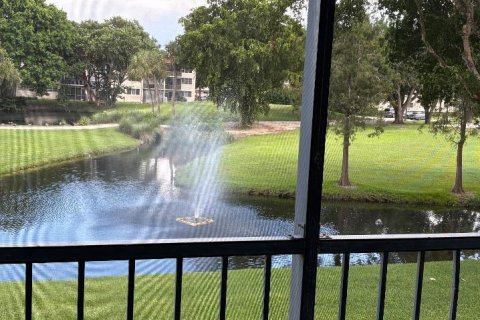 Condo in Pembroke Pines, Florida, 2 bedrooms  № 2372023 - photo 13