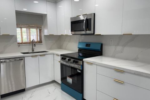 Condo in Pembroke Pines, Florida, 2 bedrooms  № 2372023