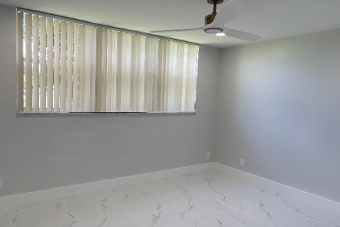 Condo in Pembroke Pines, Florida, 2 bedrooms  № 2372023 - photo 6