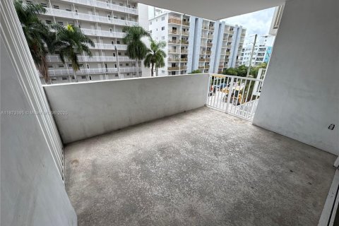 Copropriété à louer à Miami Beach, Floride: 2 chambres, 76.18 m2 № 1898286 - photo 14