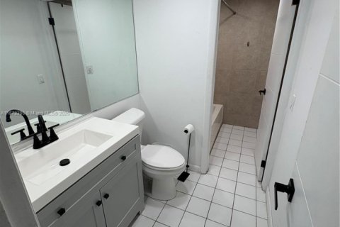 Copropriété à louer à Miami Beach, Floride: 2 chambres, 76.18 m2 № 1898286 - photo 11