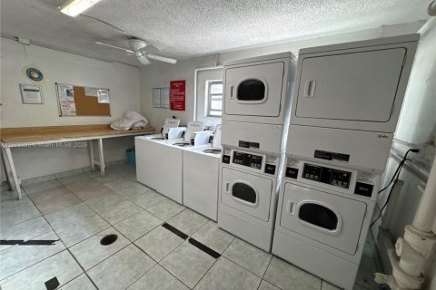 Copropriété à louer à Miami Beach, Floride: 2 chambres, 76.18 m2 № 1898286 - photo 15