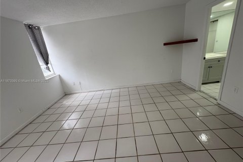 Copropriété à louer à Miami Beach, Floride: 2 chambres, 76.18 m2 № 1898286 - photo 10