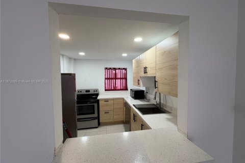 Copropriété à louer à Miami Beach, Floride: 2 chambres, 76.18 m2 № 1898286 - photo 7