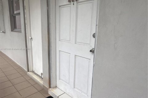 Copropriété à louer à Miami Beach, Floride: 2 chambres, 76.18 m2 № 1898286 - photo 4