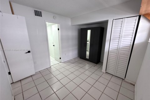 Copropriété à louer à Miami Beach, Floride: 2 chambres, 76.18 m2 № 1898286 - photo 12