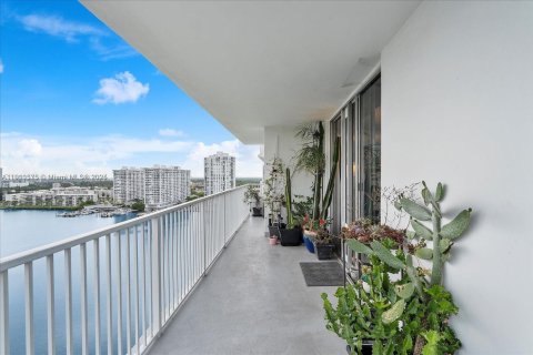 Copropriété à vendre à Aventura, Floride: 2 chambres, 157.28 m2 № 2015776 - photo 3