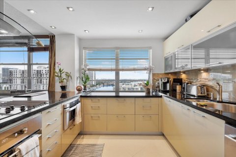 Copropriété à vendre à Aventura, Floride: 2 chambres, 157.28 m2 № 2015776 - photo 16