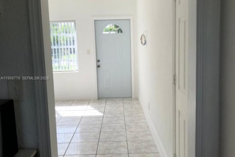 Casa en alquiler en North Miami, Florida, 3 dormitorios, 116.13 m2 № 2010658 - foto 8
