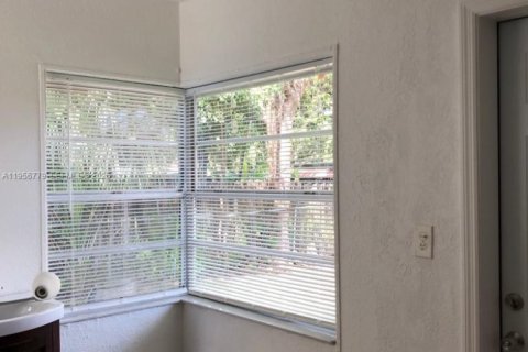Casa en alquiler en North Miami, Florida, 3 dormitorios, 116.13 m2 № 2010658 - foto 9