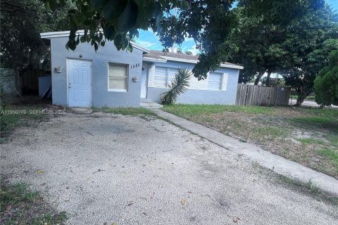 Casa en North Miami, Florida 3 dormitorios, 116.13 m2 № 2010658