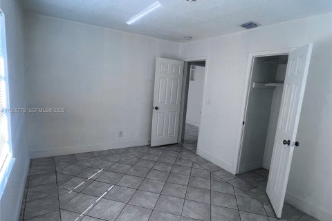 Casa en alquiler en North Miami, Florida, 3 dormitorios, 116.13 m2 № 2010658 - foto 13