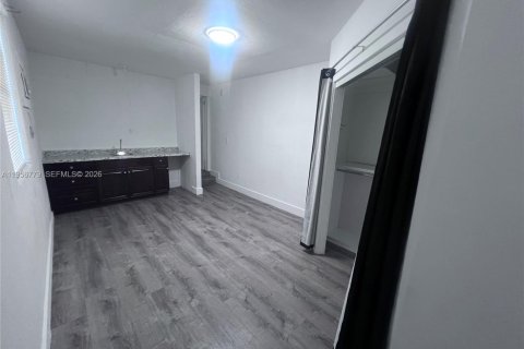 Casa en alquiler en North Miami, Florida, 3 dormitorios, 116.13 m2 № 2010658 - foto 11