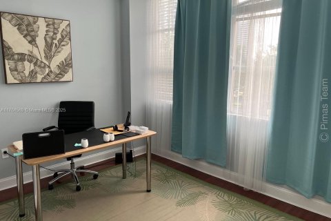 Commercial property in Hollywood, Florida № 1985615 - photo 16