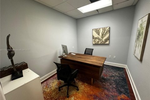 Commercial property in Hollywood, Florida № 1985615 - photo 6