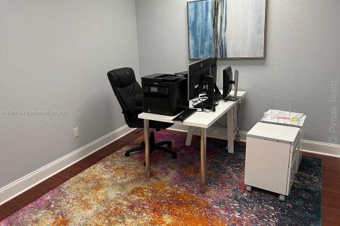 Commercial property in Hollywood, Florida № 1985615 - photo 13