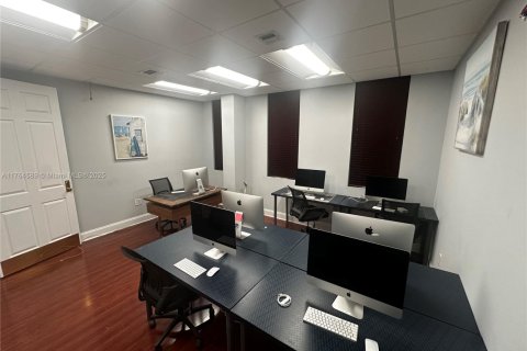 Commercial property in Hollywood, Florida № 1985615 - photo 5