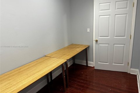 Commercial property in Hollywood, Florida № 1985615 - photo 8