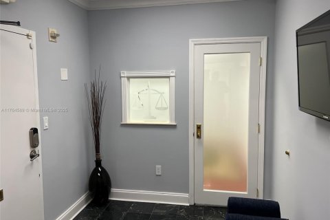 Commercial property in Hollywood, Florida № 1985615 - photo 1