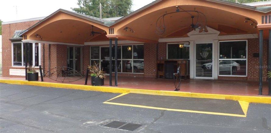 Commercial property in Gainesville, Florida 225.75 sq.m. № 2383328