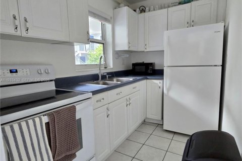 Condo in Fort Lauderdale, Florida, 1 bedroom  № 2246152 - photo 3