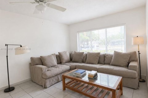 Condo in Fort Lauderdale, Florida, 1 bedroom  № 2246152