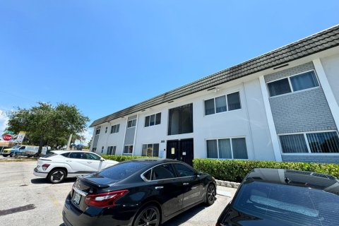 Condo in Fort Lauderdale, Florida, 1 bedroom  № 2246152 - photo 12