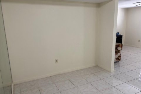 Condo in Leesburg, Florida, 2 bedrooms № 2234454 - photo 7