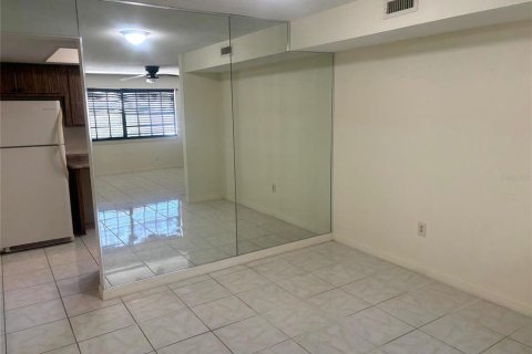 Condo in Leesburg, Florida, 2 bedrooms № 2234454 - photo 8