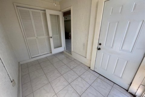 Condo in Leesburg, Florida, 2 bedrooms № 2234454 - photo 19