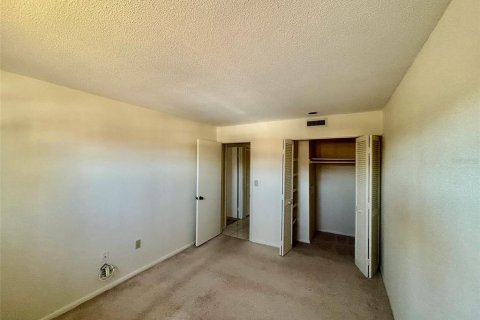 Condo in Leesburg, Florida, 2 bedrooms № 2234454 - photo 14
