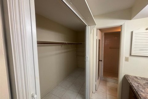 Condo in Leesburg, Florida, 2 bedrooms № 2234454 - photo 17