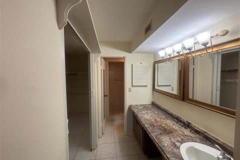 Condo in Leesburg, Florida, 2 bedrooms № 2234454 - photo 16