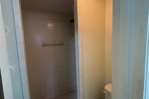 Condo in Leesburg, Florida, 2 bedrooms № 2234454 - photo 18