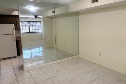 Condo in Leesburg, Florida, 2 bedrooms № 2234454 - photo 5