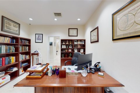 Commercial property in Hialeah, Florida № 1867902 - photo 27
