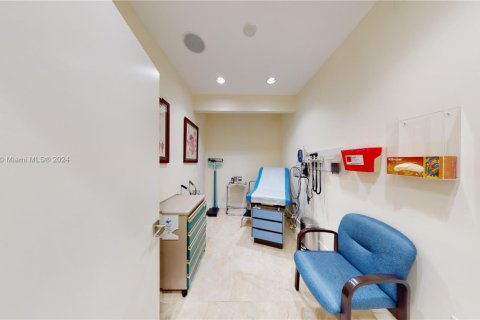 Commercial property in Hialeah, Florida № 1867902 - photo 9