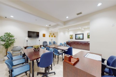 Commercial property in Hialeah, Florida № 1867902 - photo 18