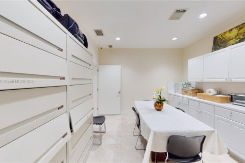 Commercial property in Hialeah, Florida № 1867902 - photo 25